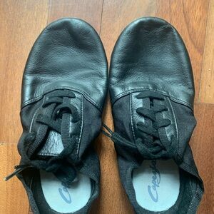 Kids jazz shoes. Black.capezio